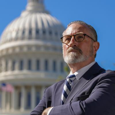 Photo of UMD alumnus Keith Carney, founder of FedNet and co-founder of Tairseach Gateway Ventures, with the U.S. Capitol Building in the background